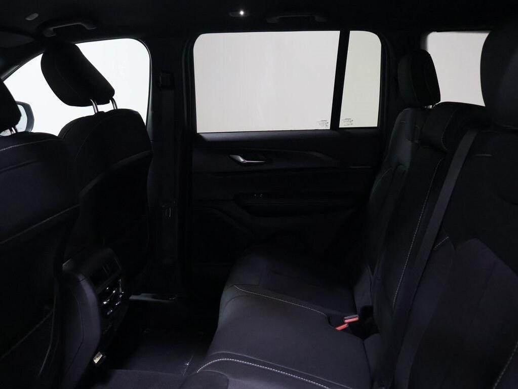 new 2025 Jeep Grand Cherokee car, priced at $38,433