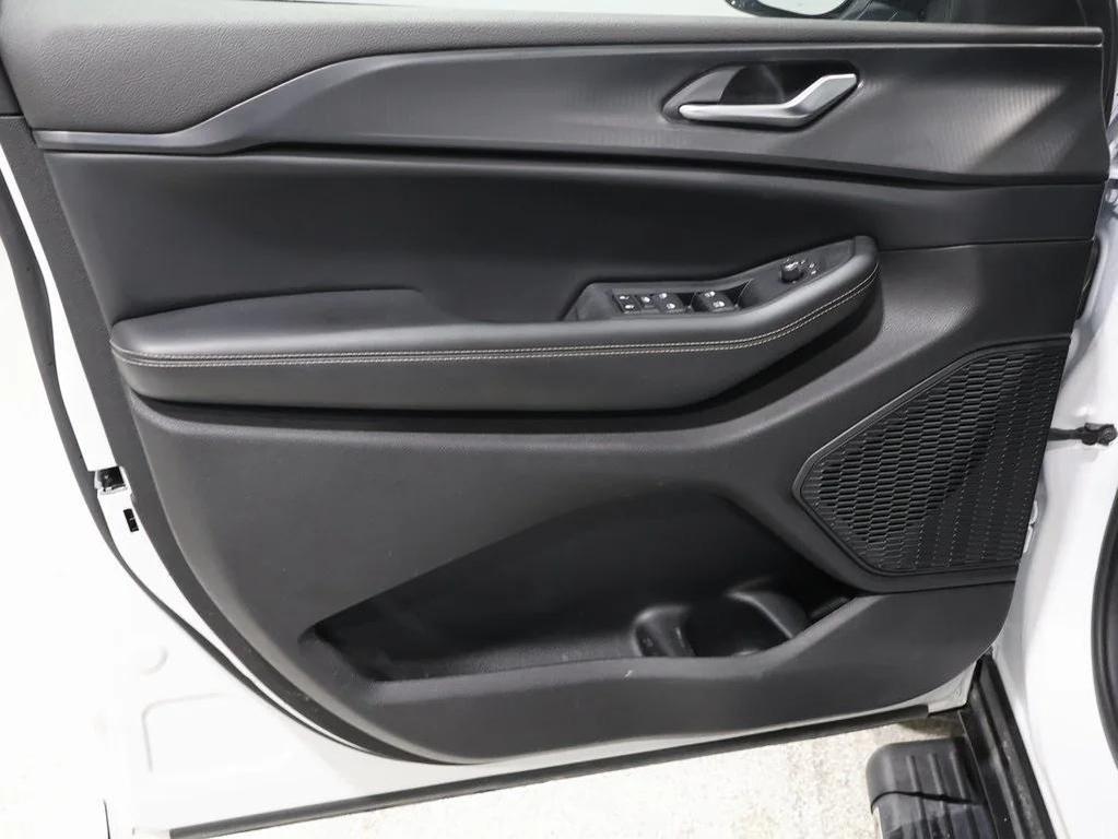 used 2023 Jeep Grand Cherokee car, priced at $33,500