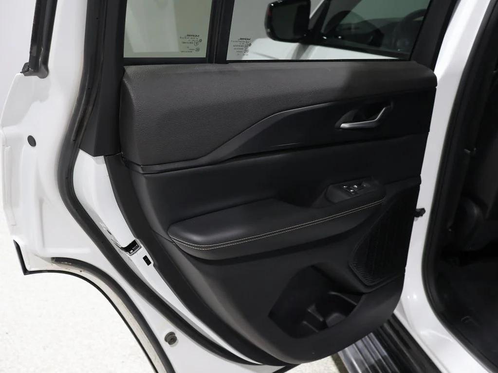 used 2023 Jeep Grand Cherokee car, priced at $33,500