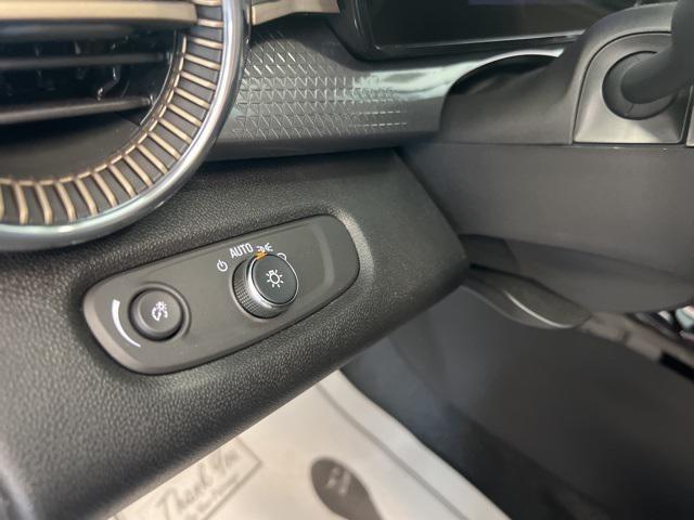 new 2025 Chevrolet Trax car