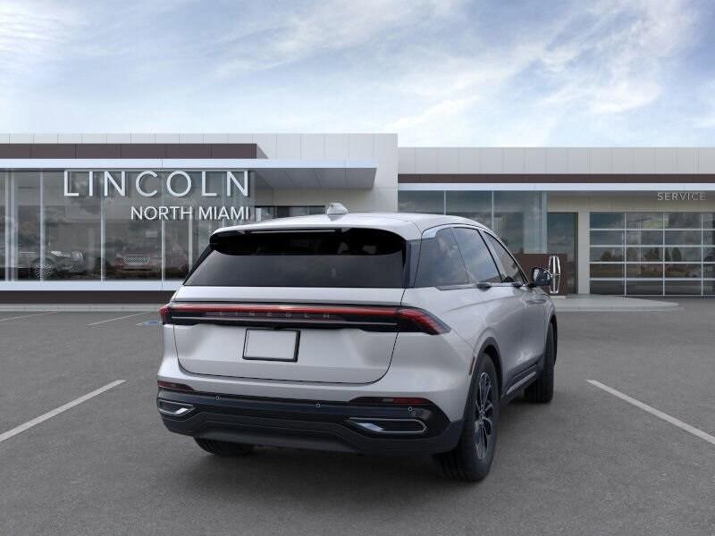 new 2025 Lincoln Nautilus car, priced at $50,256