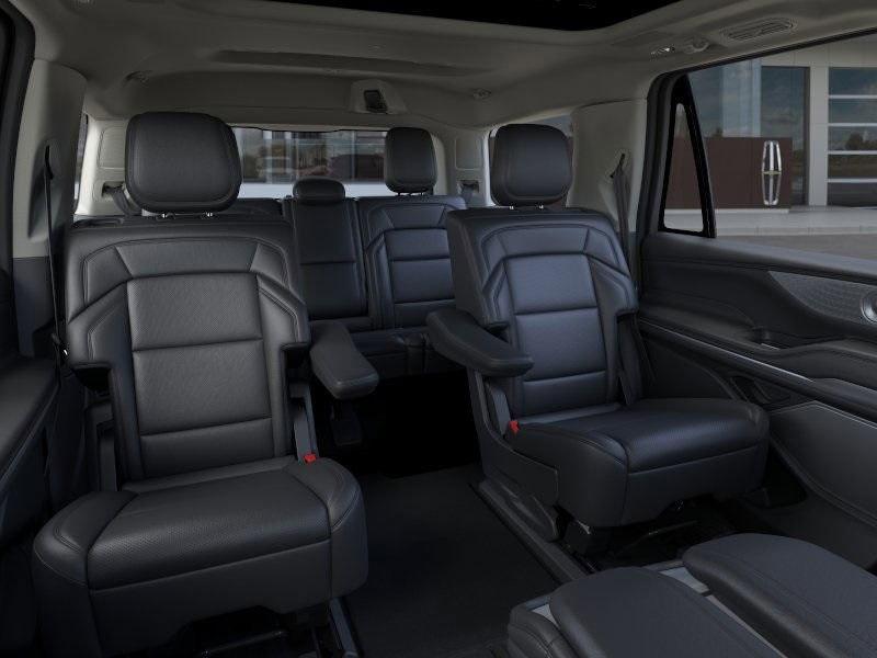 new 2025 Lincoln Navigator car, priced at $102,175