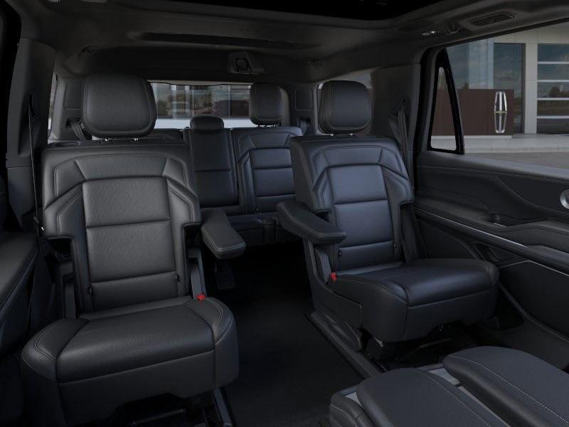 new 2025 Lincoln Navigator car, priced at $102,418