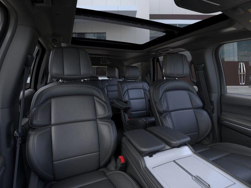 new 2025 Lincoln Navigator car, priced at $102,418