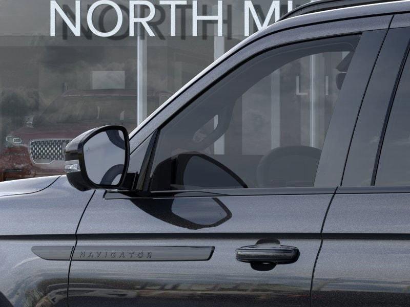 new 2025 Lincoln Navigator car, priced at $102,418