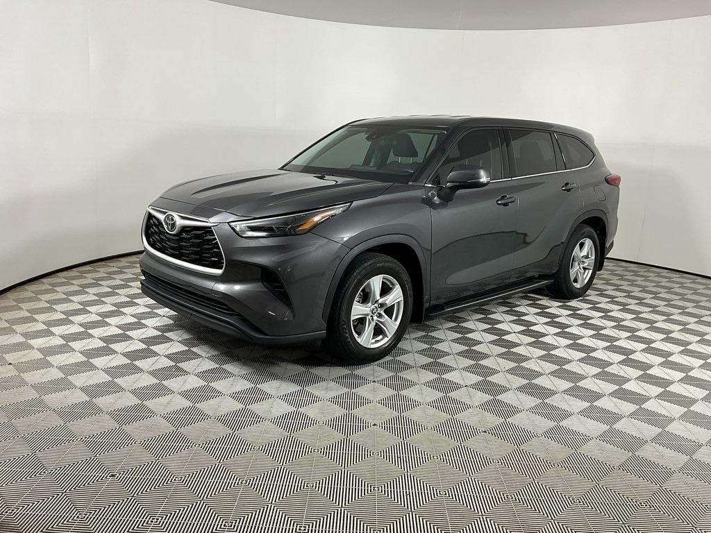 used 2022 Toyota Highlander car, priced at $26,995