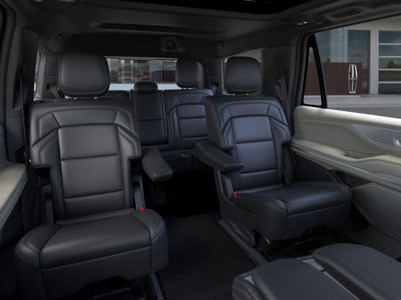 new 2025 Lincoln Navigator car, priced at $106,755