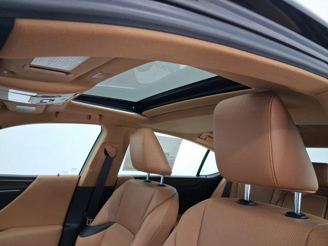 new 2025 Lexus ES 300h car, priced at $49,580