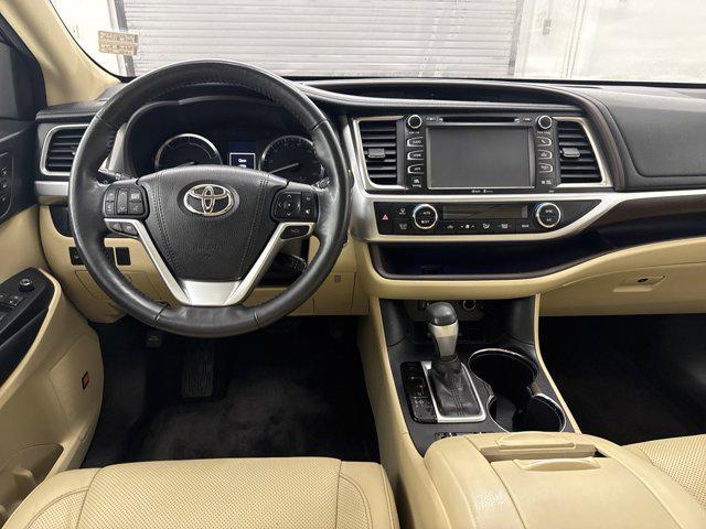 used 2015 Toyota Highlander Hybrid car, priced at $11,998