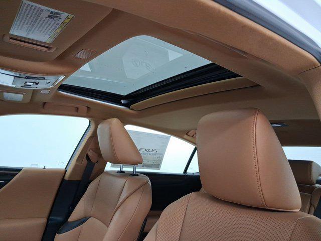 new 2025 Lexus ES 300h car, priced at $50,030