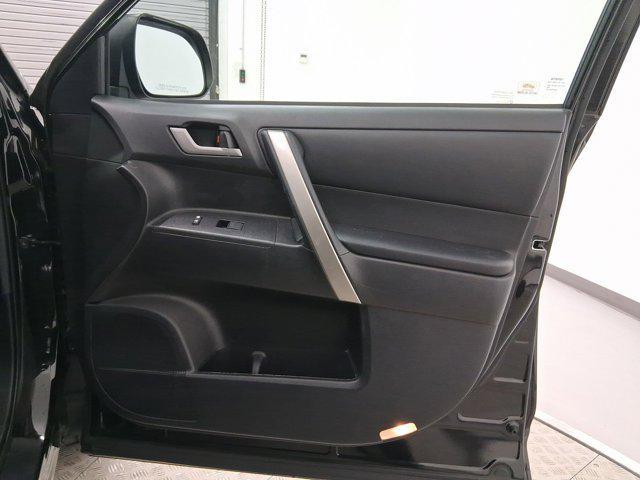used 2013 Toyota Highlander car, priced at $12,999