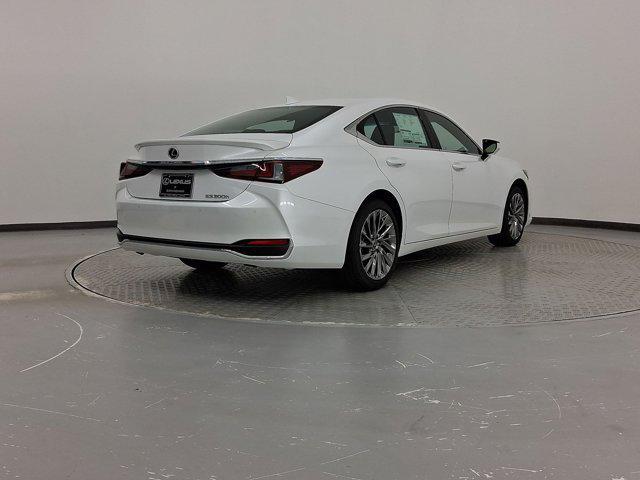 new 2025 Lexus ES 300h car, priced at $53,013