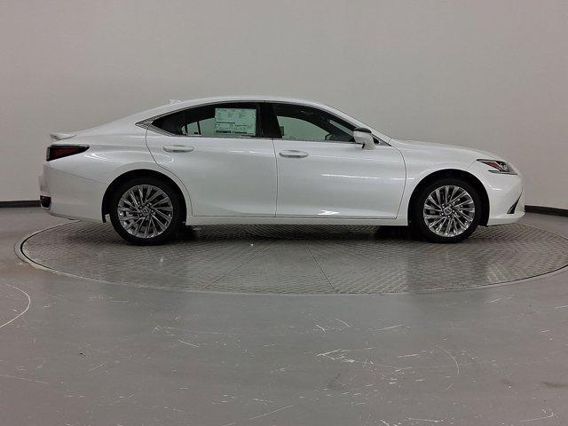 new 2025 Lexus ES 300h car, priced at $53,013