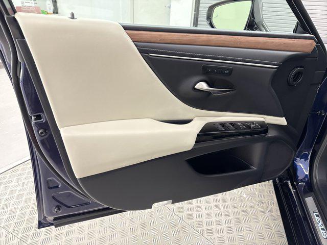 new 2025 Lexus ES 350 car, priced at $45,593
