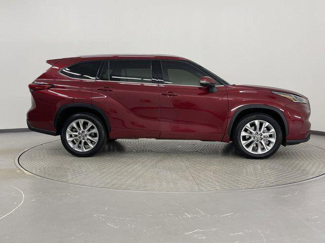 used 2021 Toyota Highlander car, priced at $31,998