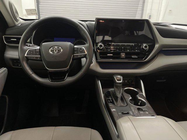 used 2021 Toyota Highlander car, priced at $31,998