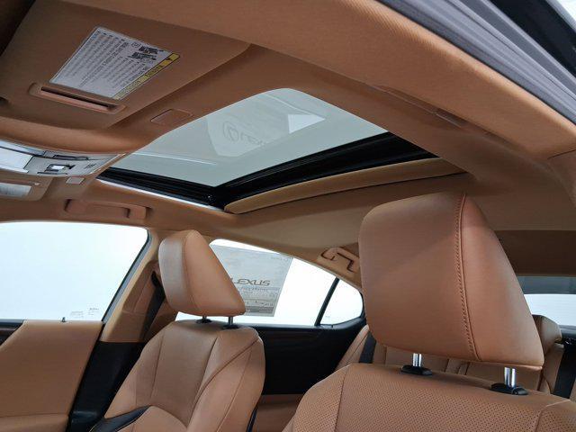 new 2025 Lexus ES 350 car, priced at $46,838