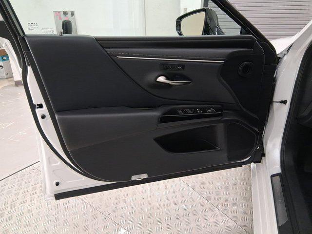 new 2025 Lexus ES 300h car, priced at $54,579