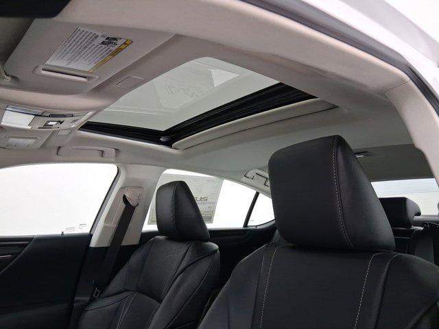new 2025 Lexus ES 300h car, priced at $54,579