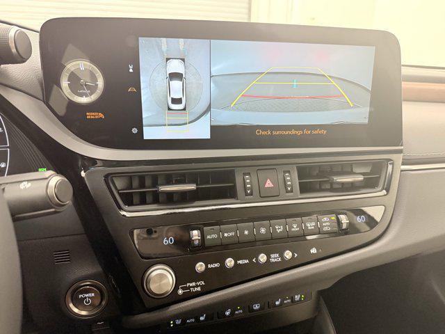 new 2025 Lexus ES 300h car, priced at $52,358