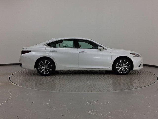 new 2025 Lexus ES 300h car, priced at $50,197
