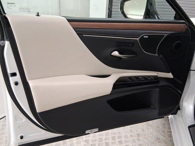 new 2025 Lexus ES 300h car, priced at $56,069