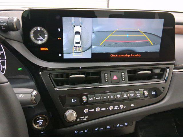 new 2025 Lexus ES 300h car, priced at $56,069