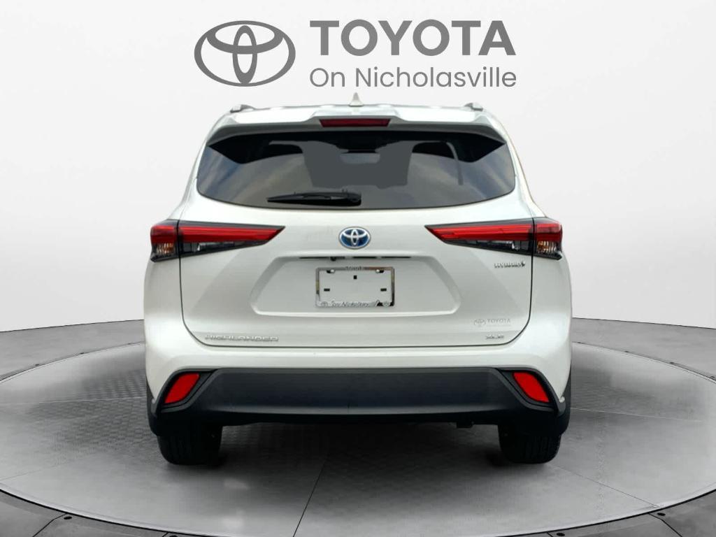 used 2022 Toyota Highlander Hybrid car, priced at $37,502