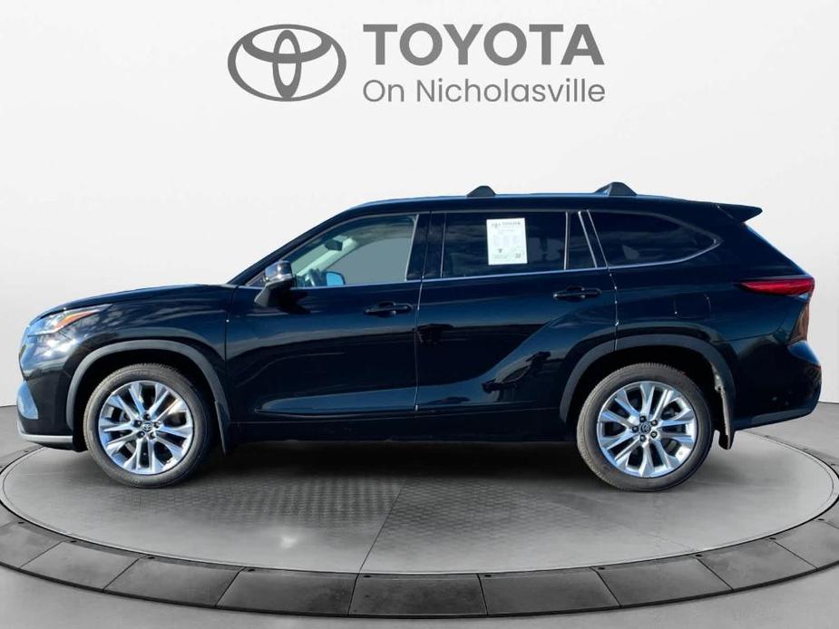 used 2022 Toyota Highlander car, priced at $34,520