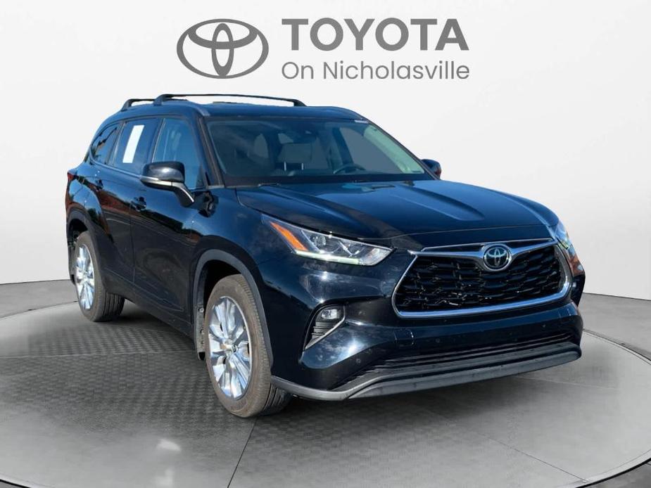 used 2022 Toyota Highlander car, priced at $34,520