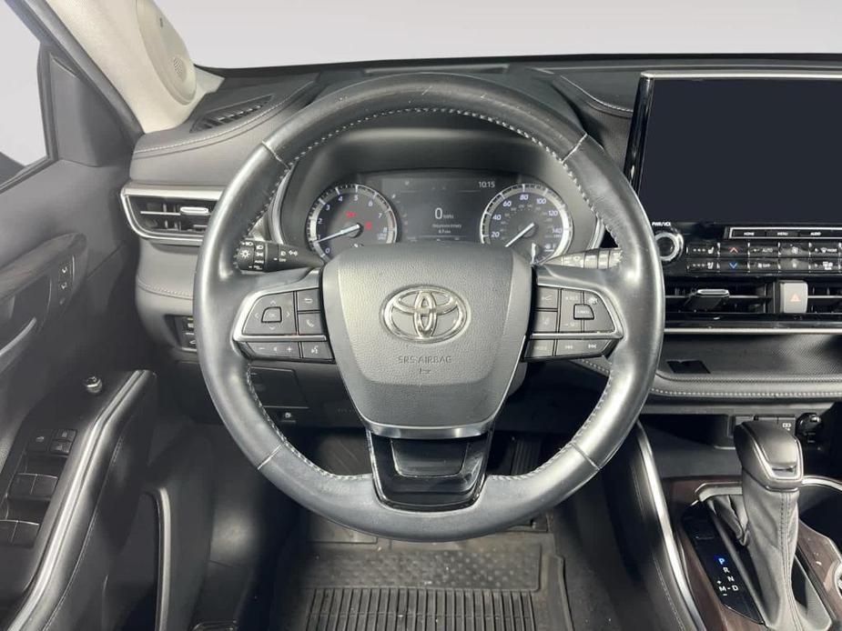 used 2021 Toyota Highlander car, priced at $32,920