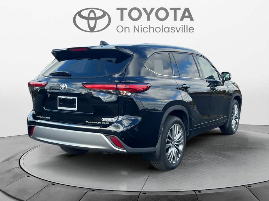 used 2021 Toyota Highlander car, priced at $32,920