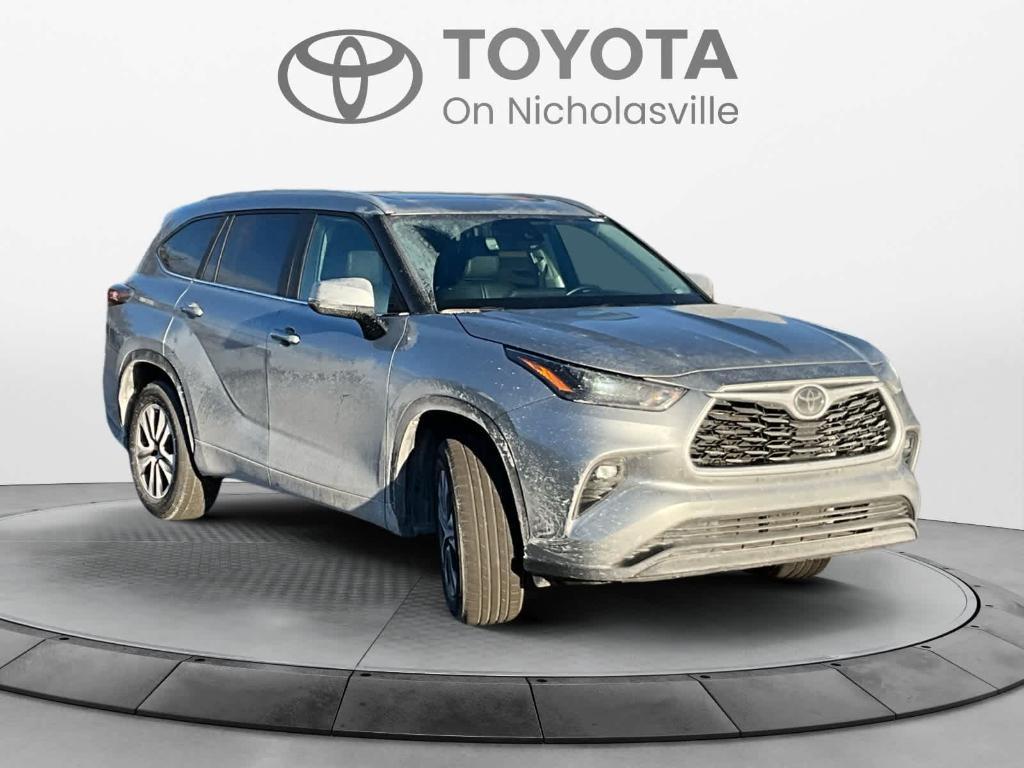 used 2024 Toyota Highlander car, priced at $41,904