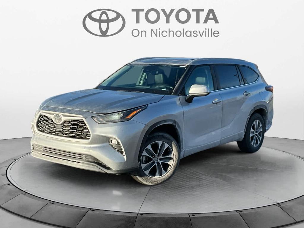 used 2024 Toyota Highlander car, priced at $41,904