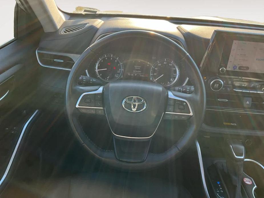 used 2024 Toyota Highlander car, priced at $41,904