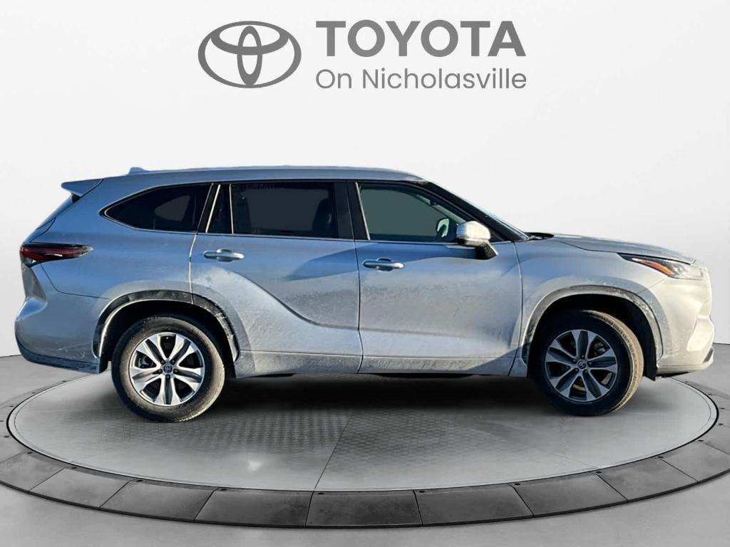 used 2024 Toyota Highlander car, priced at $41,904