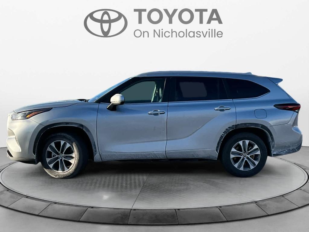 used 2024 Toyota Highlander car, priced at $41,904