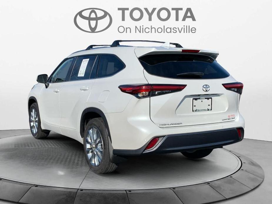 used 2022 Toyota Highlander car, priced at $39,611