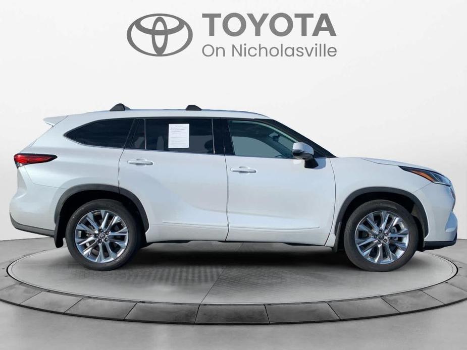 used 2022 Toyota Highlander car, priced at $39,611