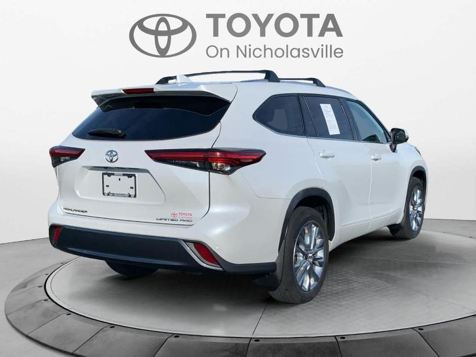 used 2022 Toyota Highlander car, priced at $39,611