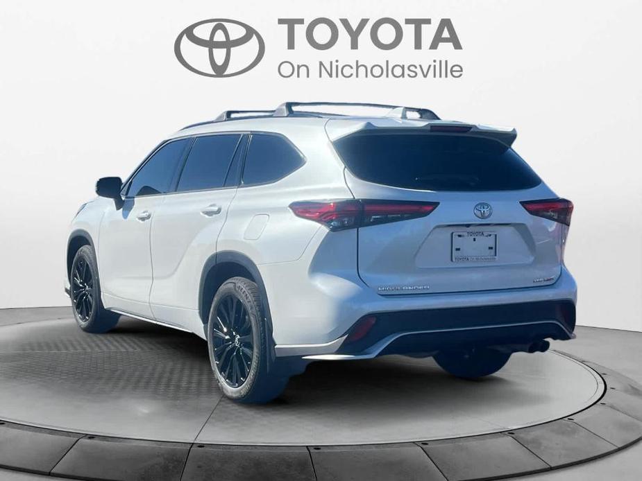 used 2023 Toyota Highlander car, priced at $38,922