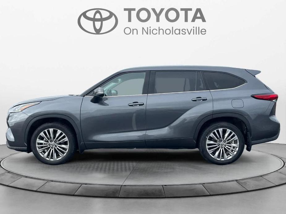 used 2022 Toyota Highlander car, priced at $39,915