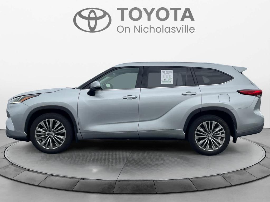 used 2021 Toyota Highlander car, priced at $38,920