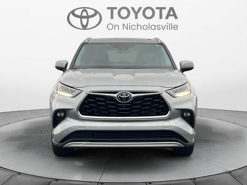 used 2021 Toyota Highlander car, priced at $38,920