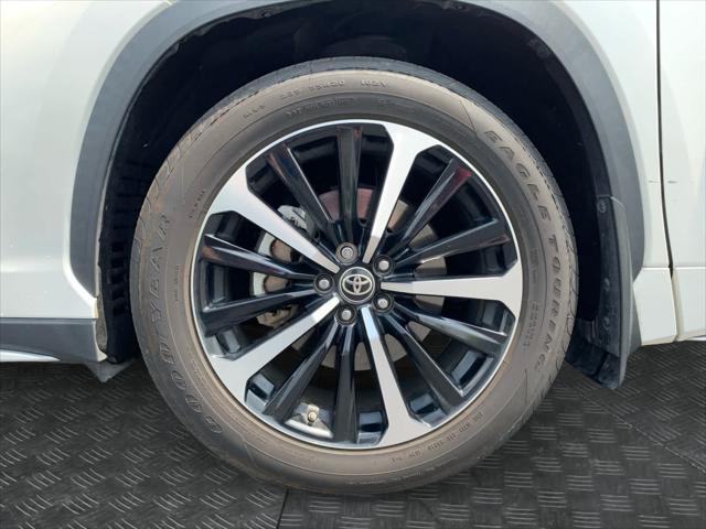 used 2021 Toyota Highlander car, priced at $34,495