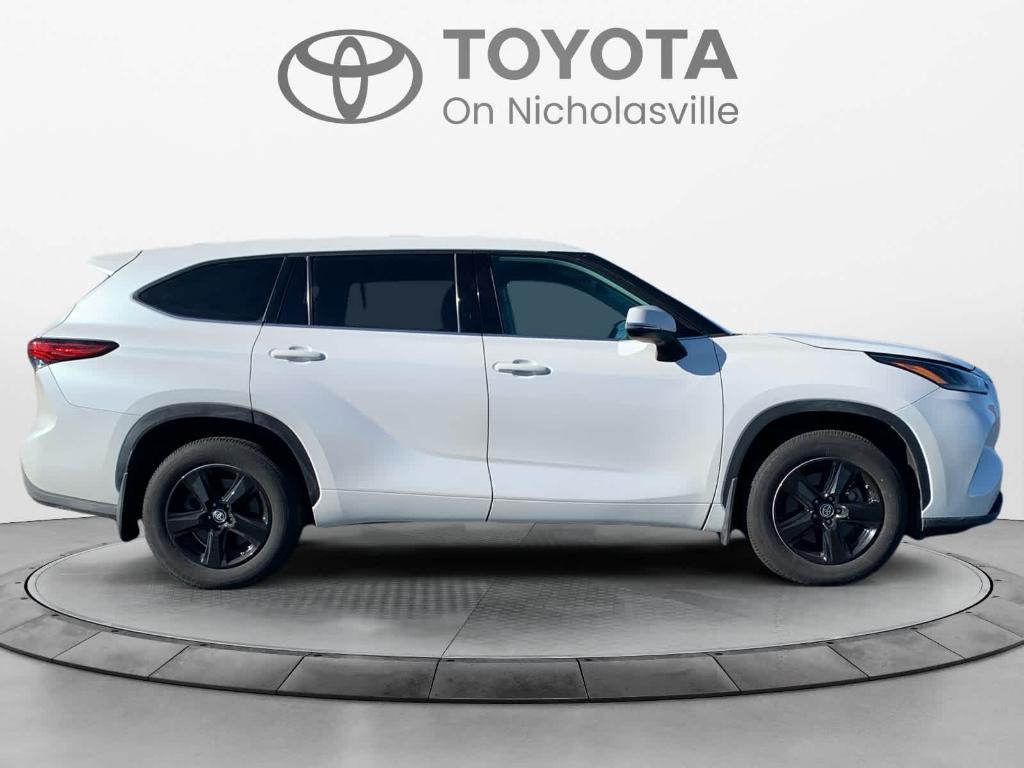 used 2021 Toyota Highlander car, priced at $26,904