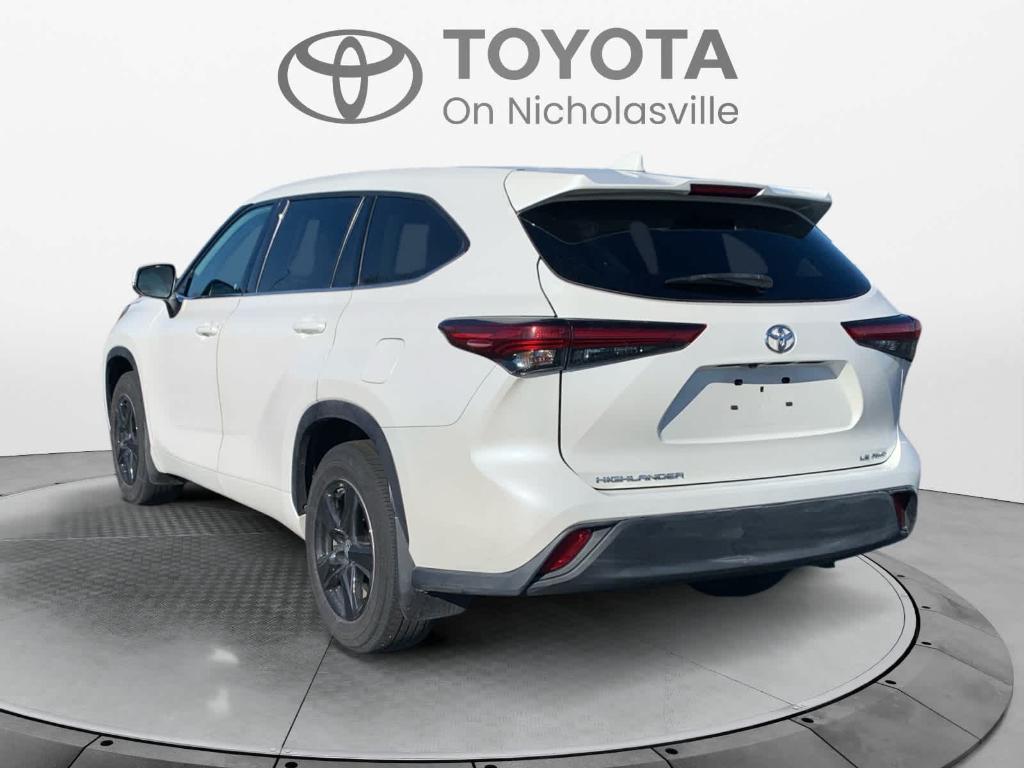 used 2021 Toyota Highlander car, priced at $26,904