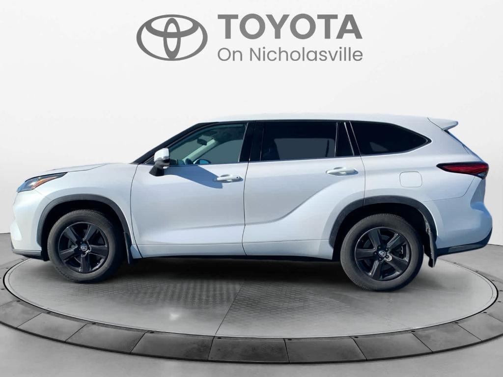 used 2021 Toyota Highlander car, priced at $26,904