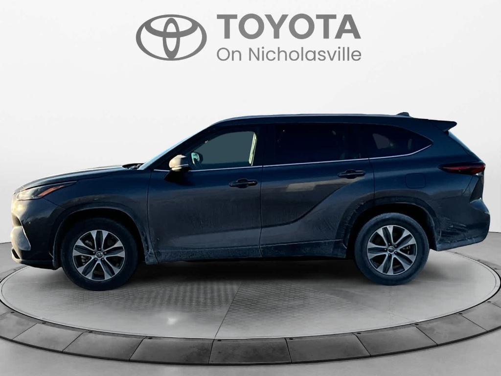 used 2024 Toyota Highlander car, priced at $42,904