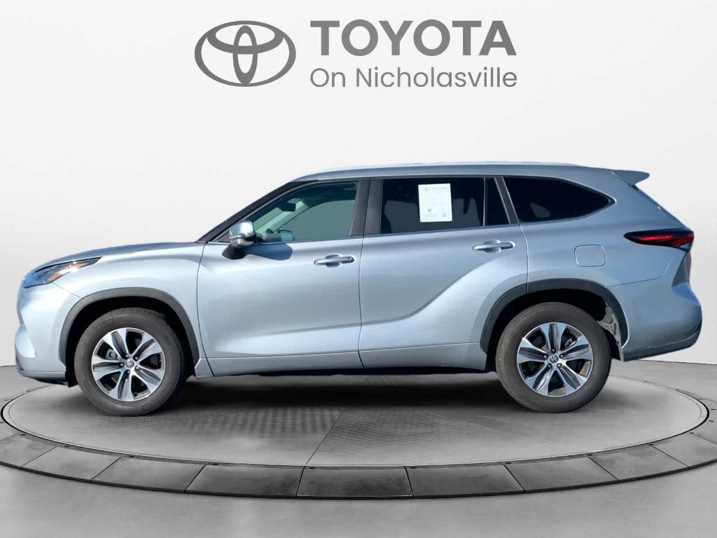 used 2024 Toyota Highlander car, priced at $38,904